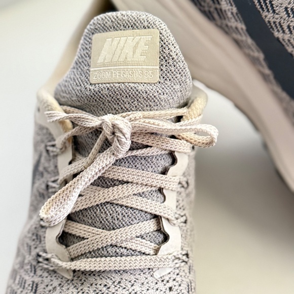 Women's Nike Zoom Pegasus 35 Running Shoes, Size 9.5 - Picture 2 of 11